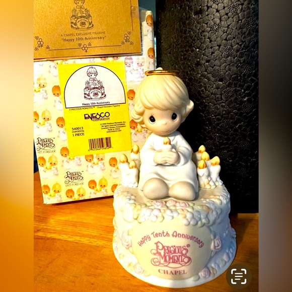 Precious Moments, “Happy 10th Anniversary”, A Chapel Exclusive Figurine. - Picture 1 of 1
